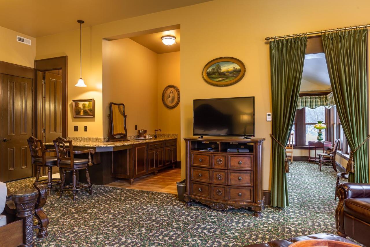 Steele Mansion Inn & Gathering Hub Painesville Exterior foto